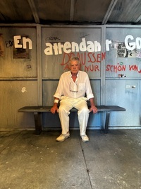 Onorio Mansutti wartet. Auf Godot? Oder einfach auf den richtigen Moment